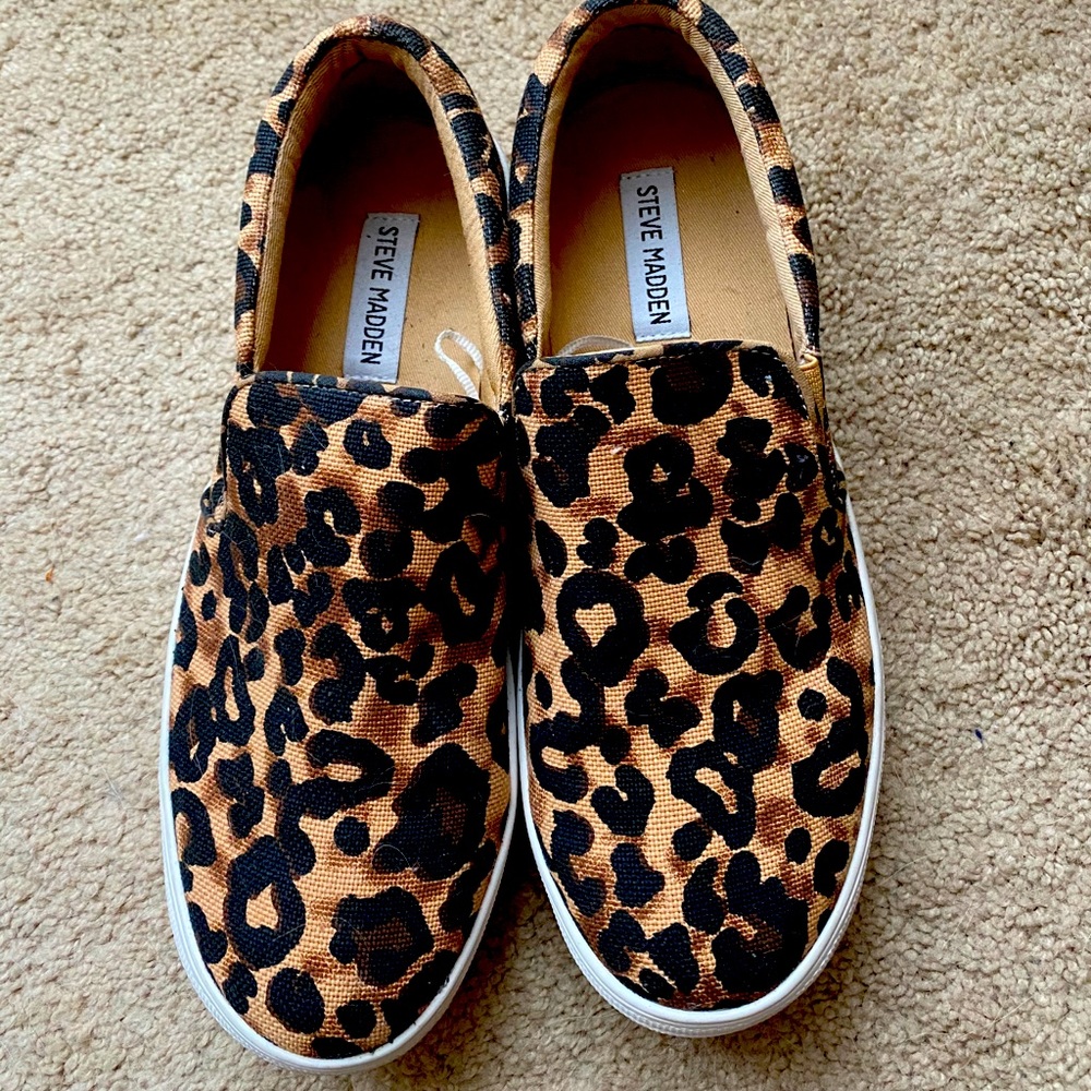 Steve Madden size 9 Leopard slip ons